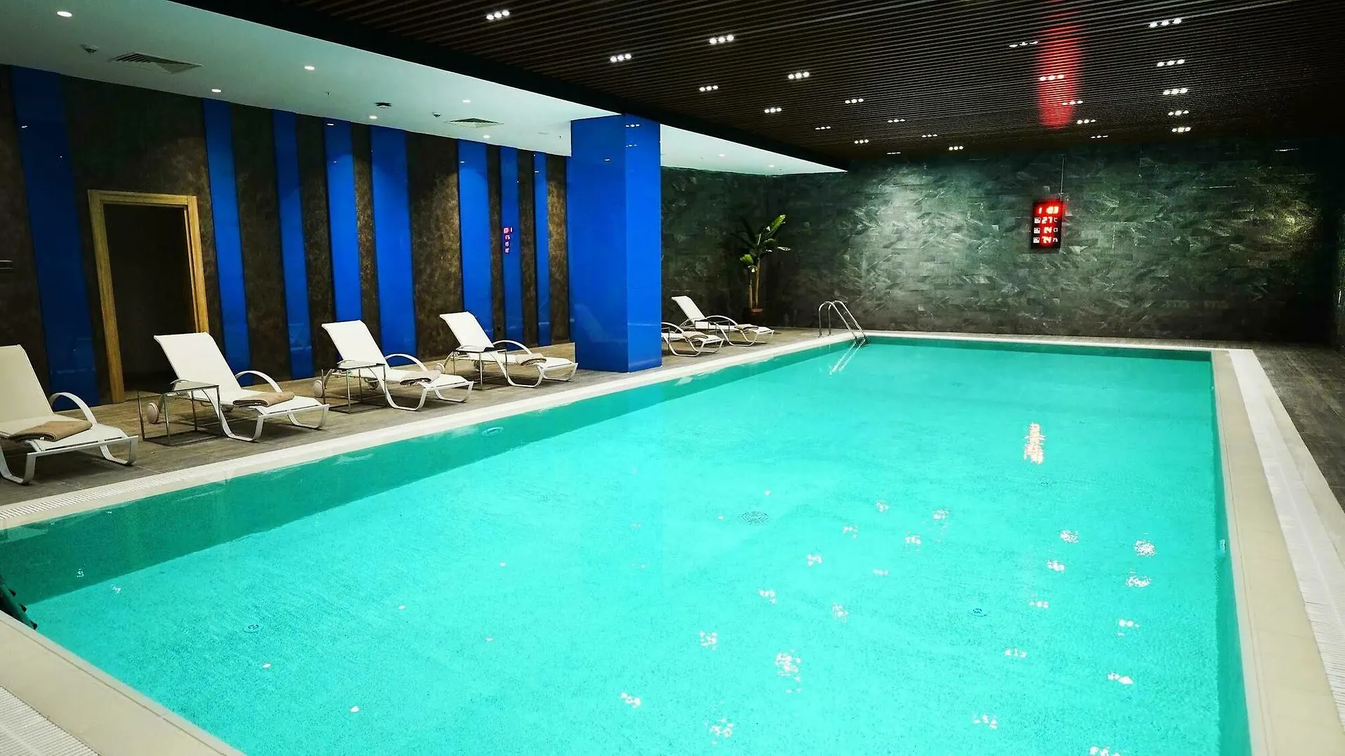 Hawthorn Suites By Wyndham Istanbul Airport 5*,