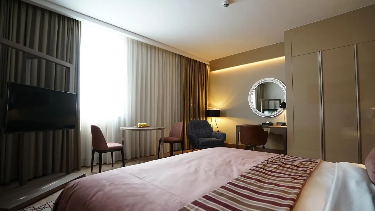 Hawthorn Suites By Wyndham Istanbul Airport 5*,